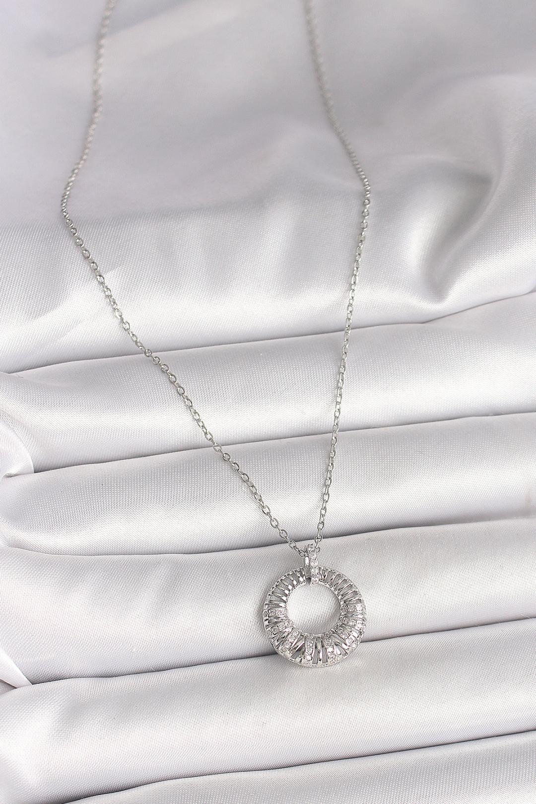 316L Çelik Gümüş Renk Zincir Zirkon Taş İşlemeli Daire Model Kadın Kolye