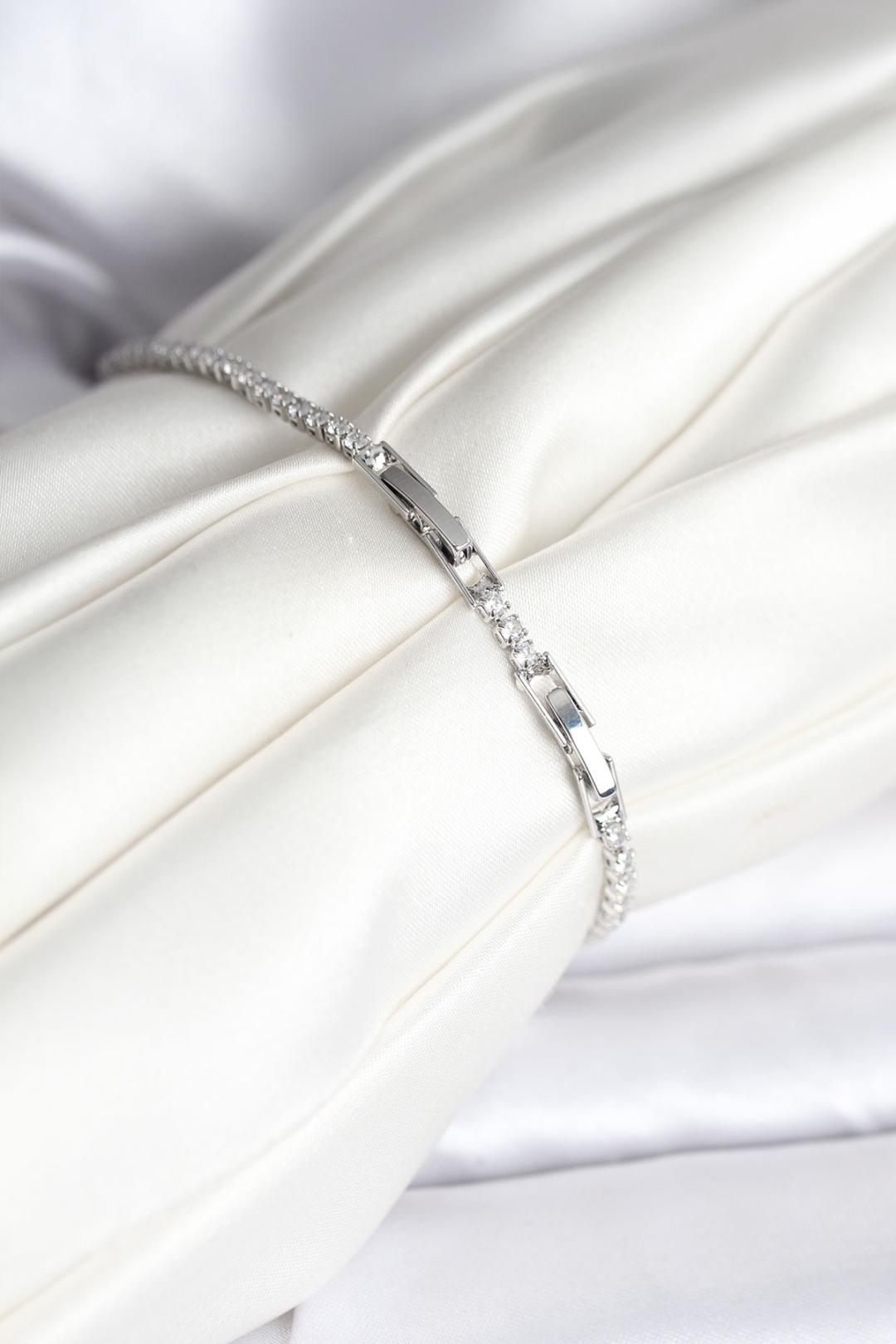 Anka Kuşu Model Zirkon Taşlı Gümüş Renk Pirinç Su Yolu Kadın Bileklik