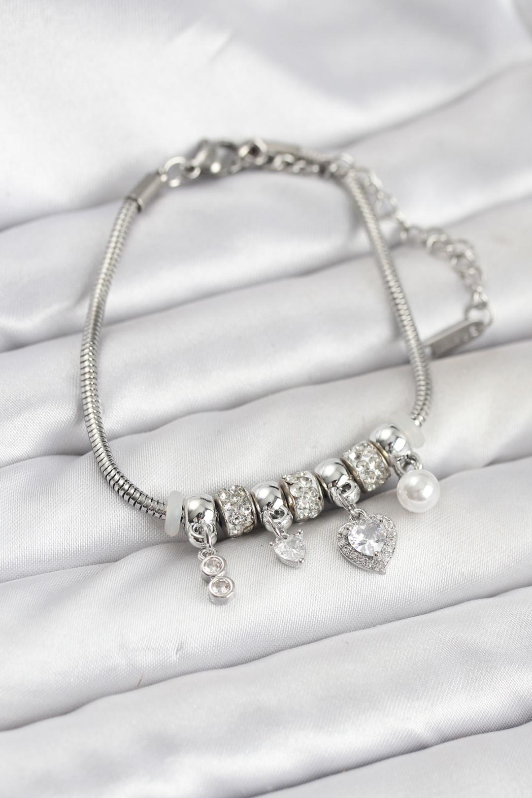 Pirinç Gümüş Renk Kalp Charmlı Kadın Bileklik