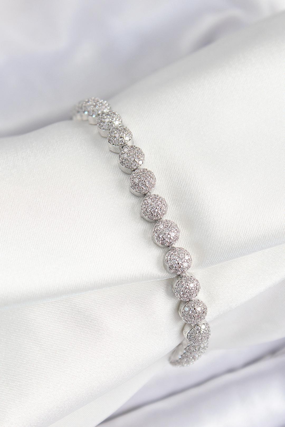 Pirinç Zirkon Taşlı Yarım Topcuk Model Gümüş Renk VIP Seri Kadın Bileklik