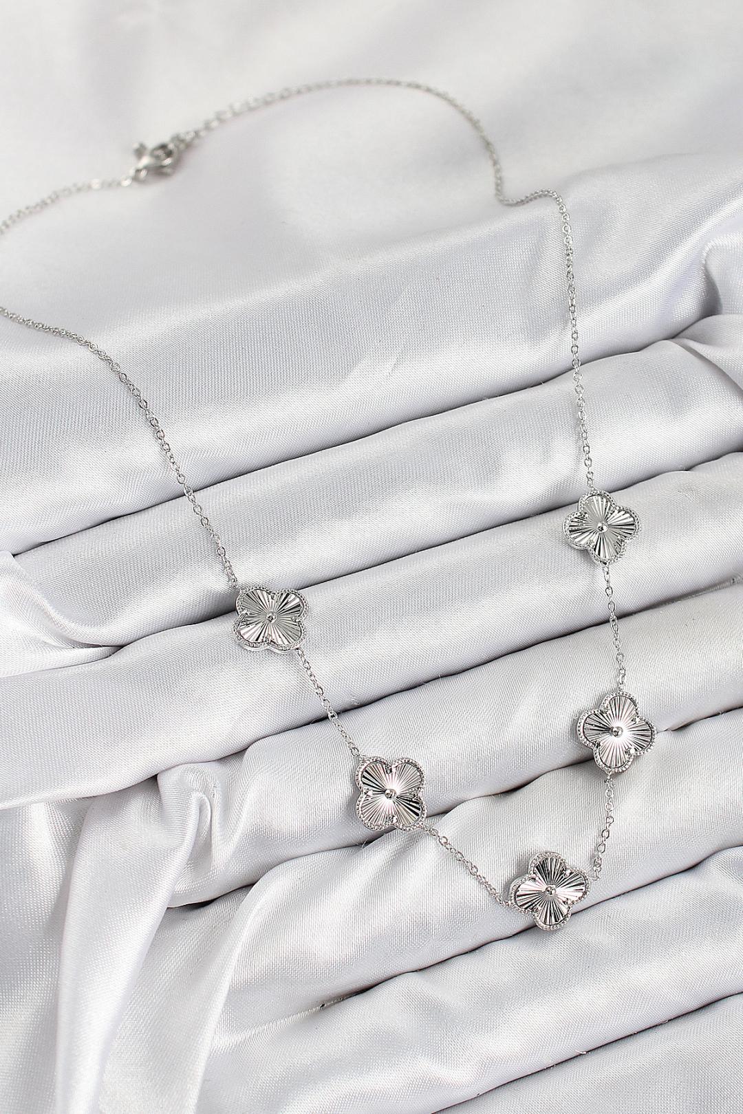 Pirinç VIP Yonca Model Gümüş Renk Kadın Kolye