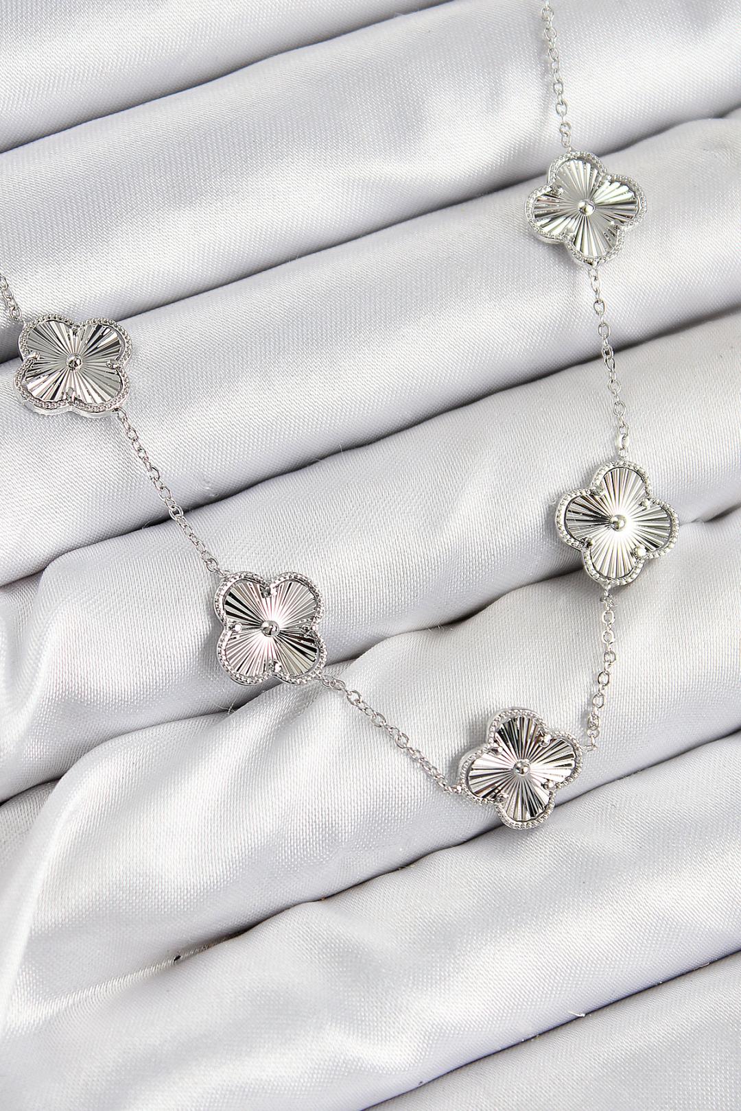 Pirinç VIP Yonca Model Gümüş Renk Kadın Kolye