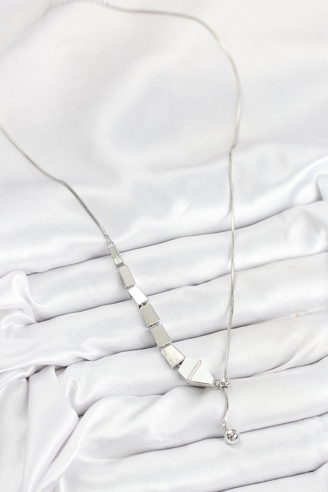 Pirinç Yılan Model Gümüş Renk Asansörlü Kadın Kolye