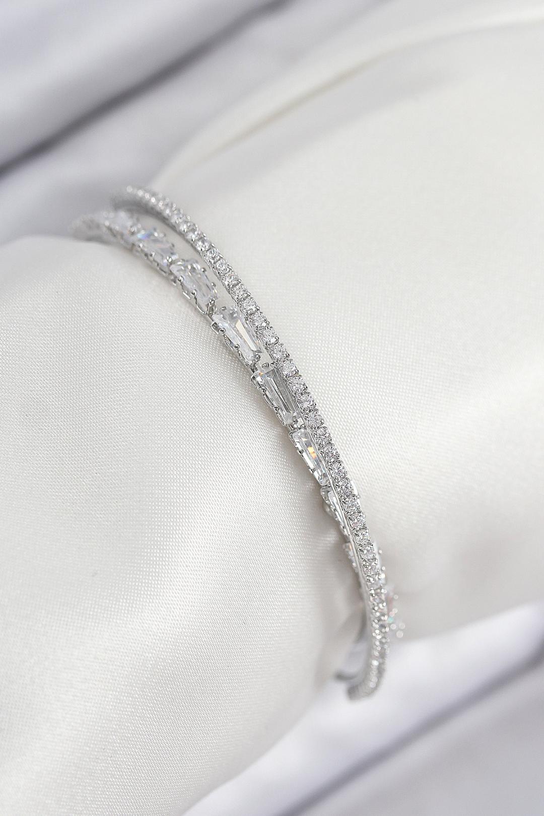 Pirinç Zirkon Taşlı Su Yolu Model Gümüş Renk Kadın Bileklik