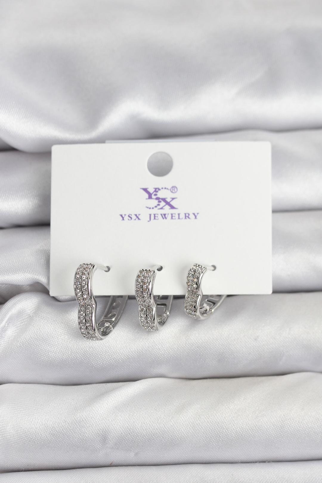 Gümüş Renk Pirinç Zirkon Taşlı Kalpli Kadın Küpe