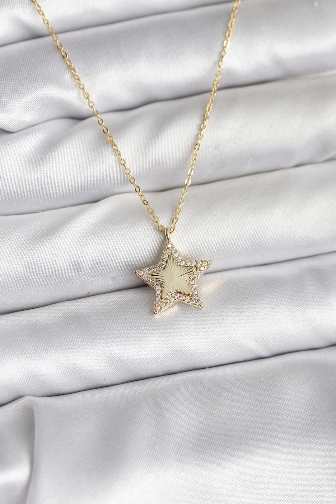 Pirinç Gold Renk Zincirli Yıldızlı Model Kadın Kolye