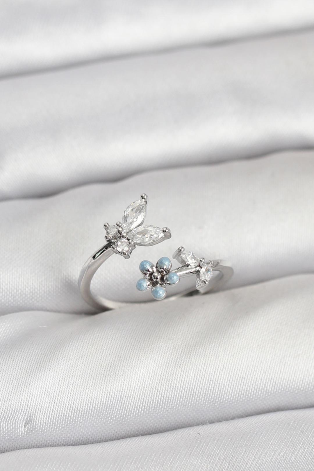 Pirinç Gümüş Renk Kelebek Model Kadın Yüzük